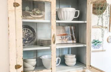 Cozy 2BR Apt w KING in historic dist. 1mi to sq. - Foto 36