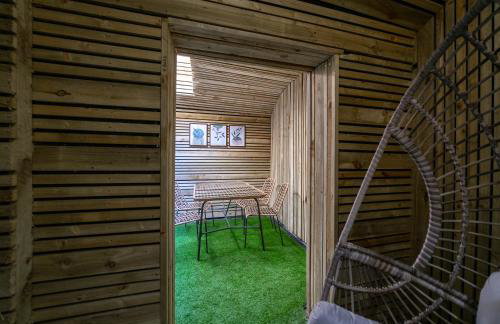 Cozy Vibes Refined 2BR Flat - Photo 20