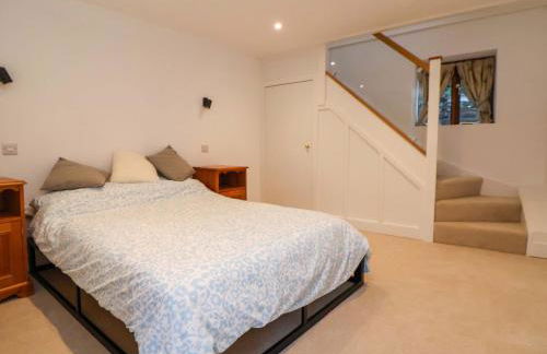 The Apple Store - Photo 15