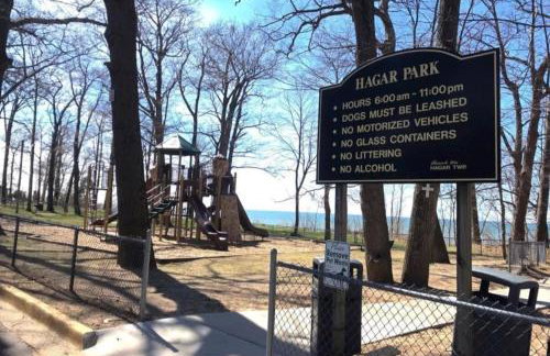 Peaceful Forested 5 Bdrm Near Lake sleeps up to 16 - Photo 12