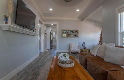 Relaxing 3BR Home with Vineyard View Rooftop Deck and Game Room - Foto 10