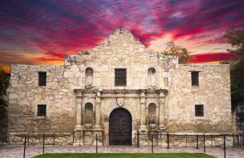 Walk to the Alamodome! Sleeps 6, Pet Friendly - Foto 3