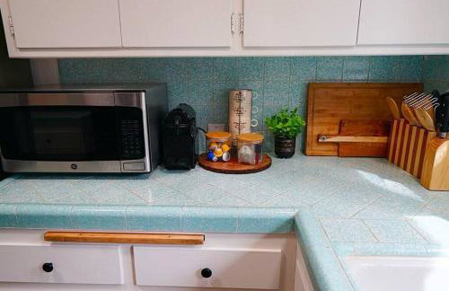 Beautiful Renovated Cozy Forest Home with Hot Tub in Crestline - Foto 37