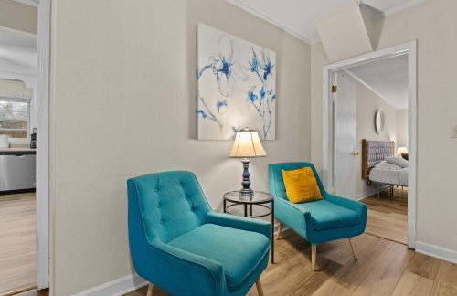 The Mid-Century Hub Close to Everything - Photo 13