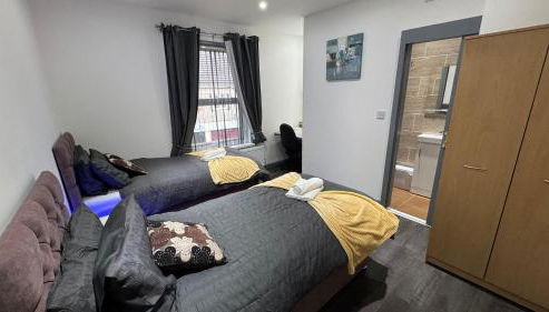 Chic Above Store - Photo 2, towels