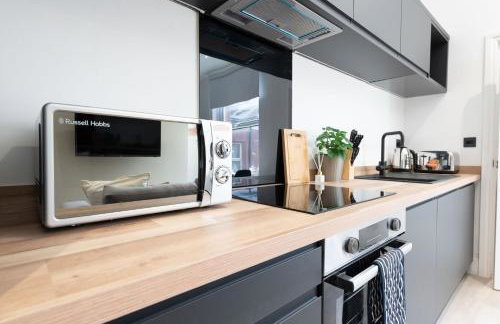 Trendy 1 Bedroom Flat near Leeds City with Free Parking, Ideal for Contractors & Long Stays - NordStay - Foto 5