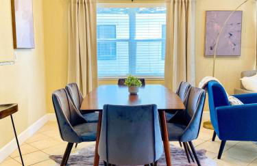 Modern DT Home-King size Bed-Patios-Long Stays-WiFi - Foto 20