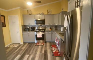 Modern Comfort Near Military Bases & Shopping – Walk to Parks & Lakes! - Foto 16