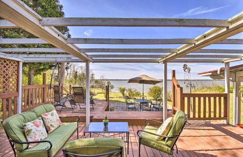 Gloucester Retreat with Backyard Oasis and Pier! - Foto 1