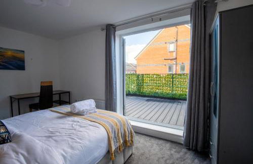 Luxury Deluxe - 4 bedrooms Villa - 6 beds - 10 Guests - Private Parking - Contractors Welcome - Trafford Stretford - Foto 19