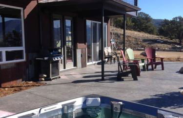 Barnwood Chateau with 2 Master Suites Hot Tub - Foto 57