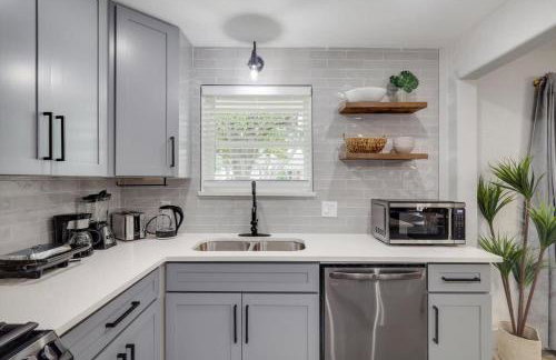 Relaxing Texas Retreat 4BR w Pool & Dream Kitchen - Foto 14