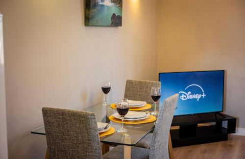 Modern Spacious 2 Bed Apartment Wolverhampton with Free Secure Parking - Photo 7