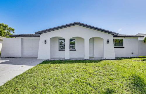 Canal Front Oasis w Heated Pool Close to the Beach - Foto 33