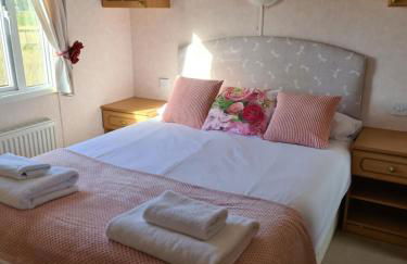 Ruth's Repose Shropshire Country Retreat with private hot tub & Stunning Views - Photo 13