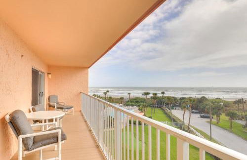 Oceanfront Cocoa Beach Condo with View Walk to Pier - Foto 2