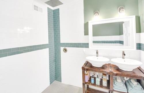 Spacious Oasis - Parking, Private Patio & Roofdeck - Foto 19