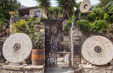 Kitries Home - Photo 3