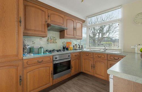 Baywatch Sea View Retreat - Photo 10