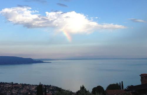Casa con ampio terrazzo, vista lago e giardino - Foto 26