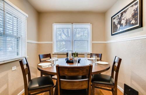 Olympic House Downtown w Hot Tub Fire pit & BBQ - Foto 14