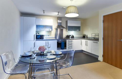 ShortstayMK Vizion apartments, with free superfast wi-fi, parking - Foto 76