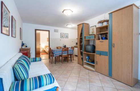1 Bedroom Cozy Apartment In Pavicini - Photo 3