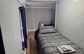 Central Apartment, Steps from the Park - Foto 6