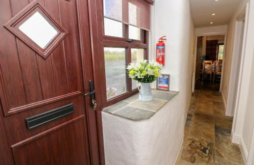 Potters Barn - Photo 2