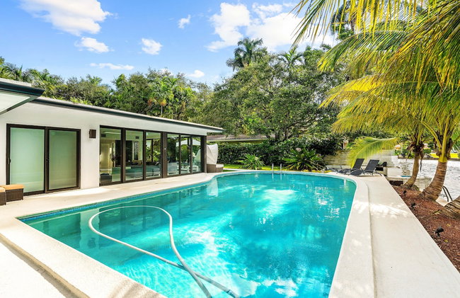 Peaceful 3BD Family House With Pool - Photo 24