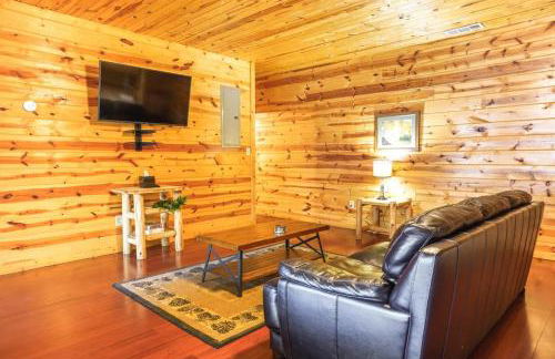 Cozy Creekside Log Cabin w Firepit, Hot Tub, WIFI - Foto 22