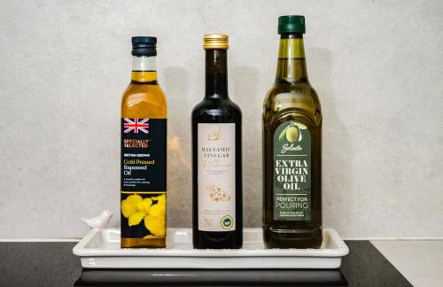 Bright 4BR Home with Garden with Free Parking and Sleeps up to 9 - Foto 21