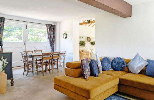 Shires Barn Farmhouse - Westbourne - Photo 25