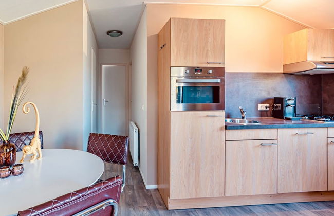 Cozy Holiday Home With Terrace - Photo 5