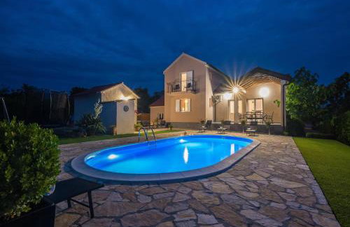 Villa in Policnik with Private Pool - Foto 17