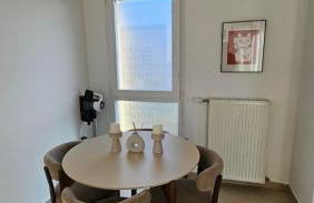Charming 1 Bedroom Apartment with terrace air conditioning and private parking - Photo 4