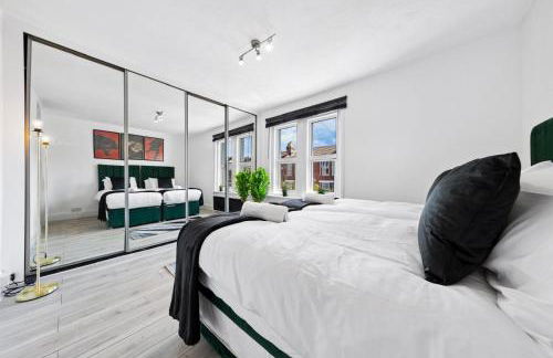 3 Beds Home walking distance from Shirley High Street - sleep 7 - Free Parking - Pool Table - 50" TV - Foto 27