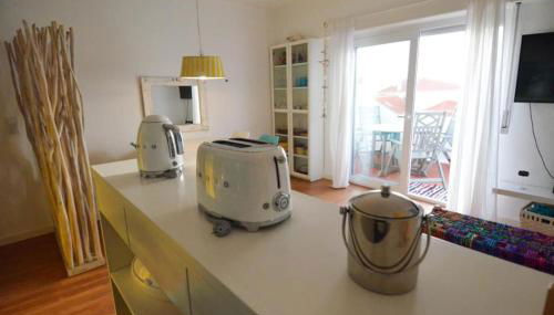 Yellow Submarine on the seafront - Foto 2