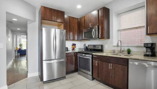 Game Day Getaway - 3BR in Vibrant Wrigleyville - Foto 4