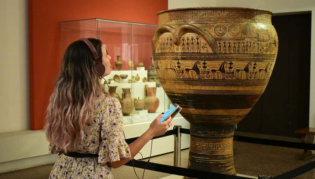 Admirez des vases anciens