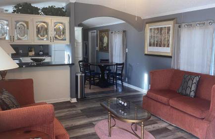 Cozy 3BR cabin with AC and Wi-Fi Fully Fenced - Photo 1