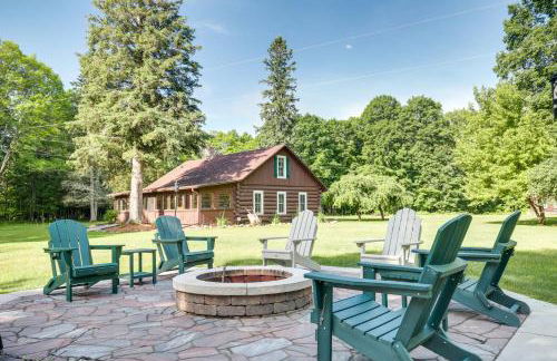 Dog-Friendly Park Falls Cottage with 5 Acres and Lake - Foto 1