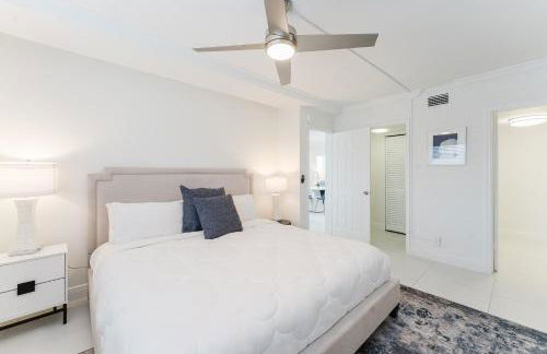 Serene Waterfront 2BR 2BA with Intracoastal Views, Pool, Balcony, Parking - Foto 21