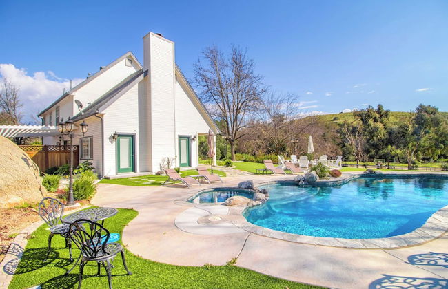 The Riesling Retreat by Avantstay Estate w/ Pool, Hottub, Putting Green & Pickle Ball Court! - Photo 18