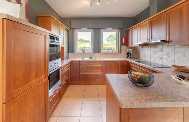 Detached House with Sauna & Hot Tub near Ski Resort & Nature Park - Photo 10