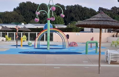 Mobil home camping les Charmettes 4 étoiles les MATHES en Charente Maritime prés du ZOO de la Palmyre 8 personnes tout confort 3 chambres 2salles de bains 2 WC Lave linge lave vaisselle Climatisation bien situé - Foto 23