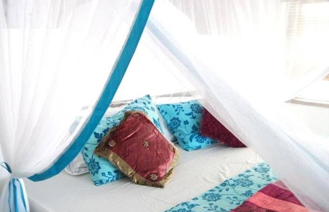 Villa - Right on the Beach, Under the Coconut Trees, Sleeps 10, Pool, Chef - Foto 2