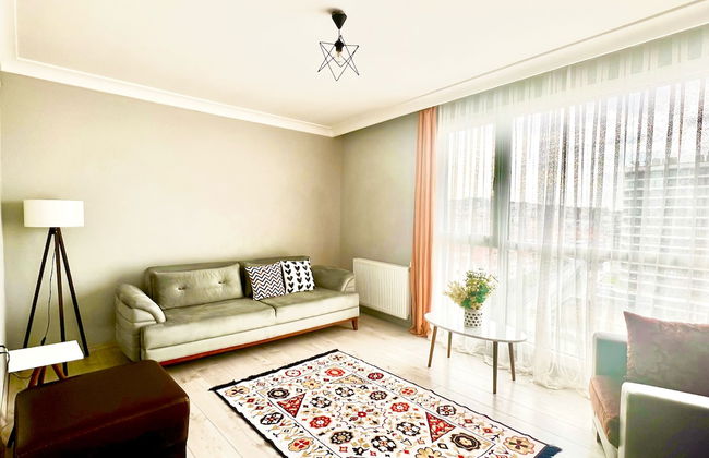 Perfect Lake view Entire Apartment - Photo 1