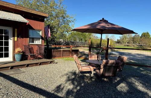 Cozy Rustic Cabin on a Working Horse Ranch for a Unique Getaway in Granite Bay, California - Foto 1