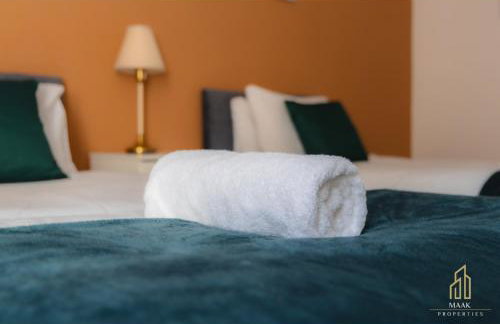 Modern 2BR Apartment - Prime Location Near Beach & Town - Sleeps 5 - Foto 22